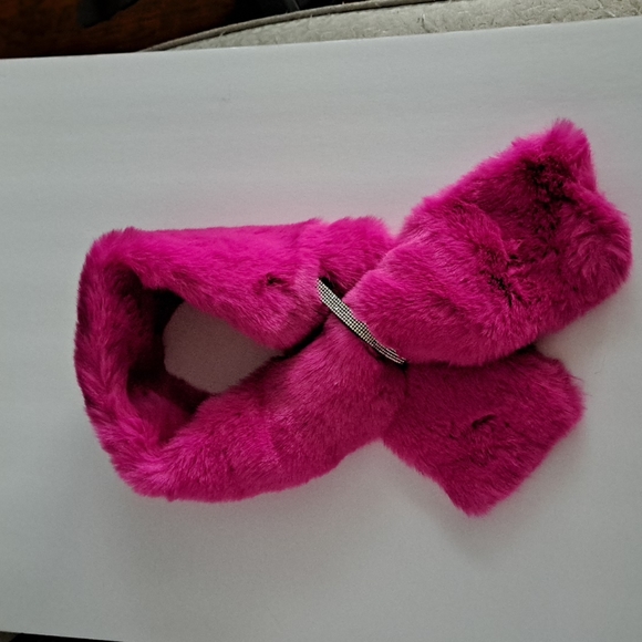 Hot Pink Faux Fur Neck Wrap - Picture 4 of 4